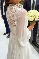 Drexcode - Abito con ricami in pizzo - Luisa Sposa - Noleggio - 4