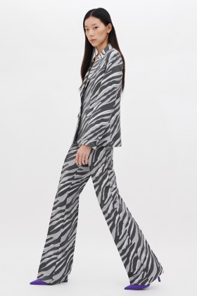 Tailleur pantalone zebrato - Giuliette Brown - Noleggio Drexcode - 1