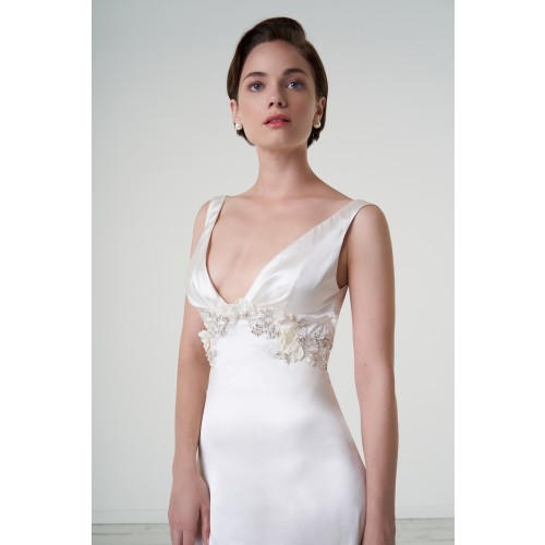 Noleggio Abbigliamento Firmato - Abito da sposa con cintura di pietre - Iris Noble - Drexcode -2
