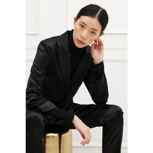 Noleggio Abbigliamento Firmato - Completo lucido nero con giacca e pantalone - Giuliette Brown - Drexcode -6
