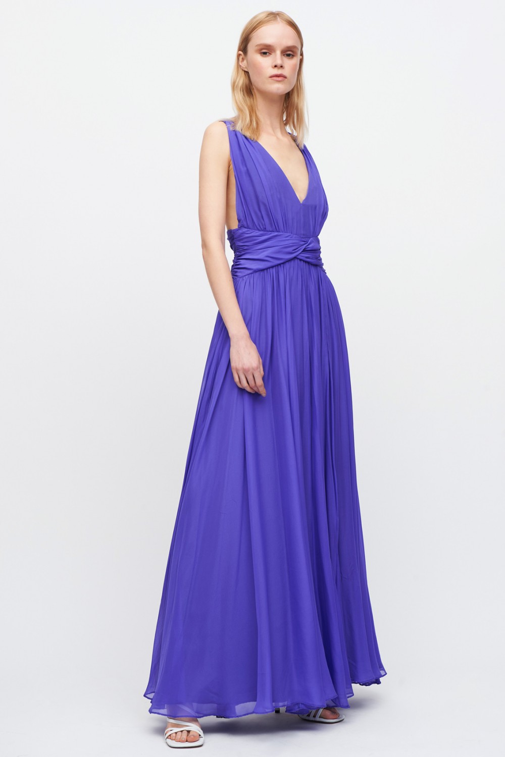 Noleggia online Long blue dress with uncovered back by Amur | Drexcode