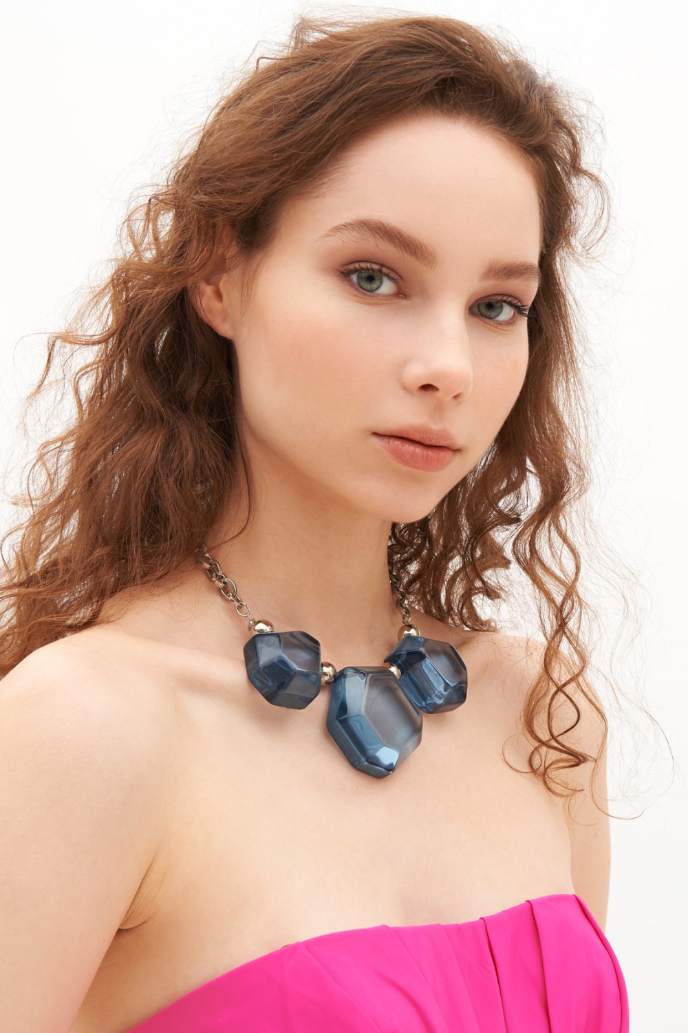 Collana in resina azzurra