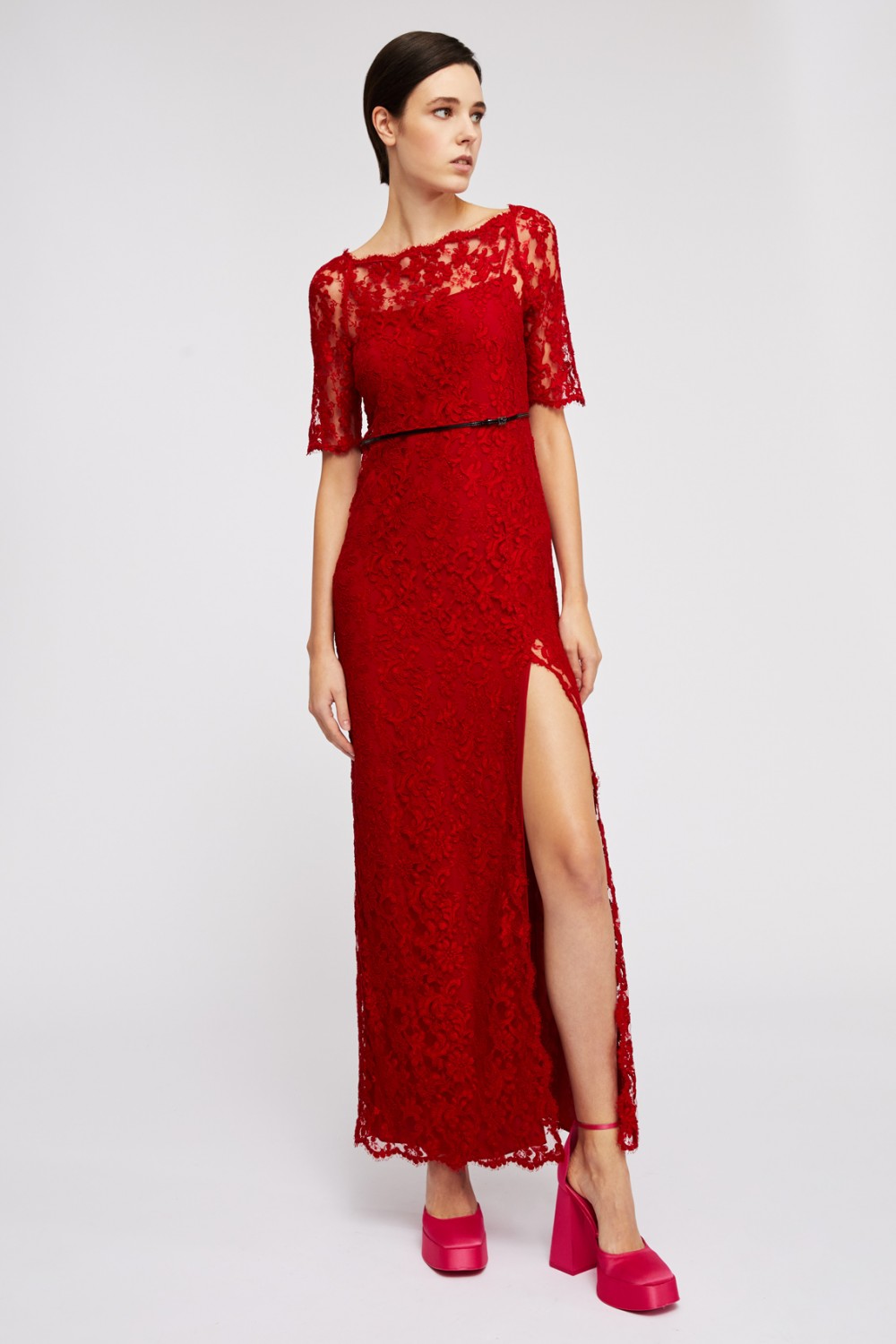 Abito in pizzo rosso