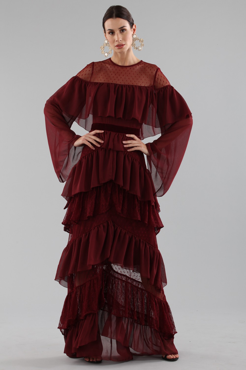 Long burgundy dress with volants