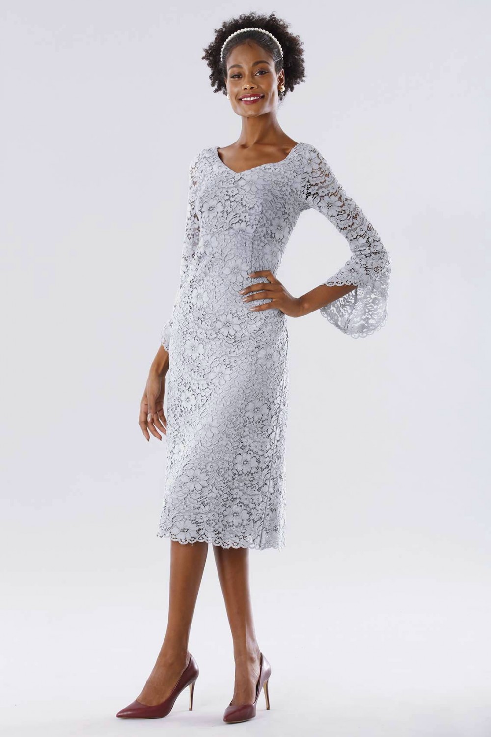 Longuette lace dress with long sleeves