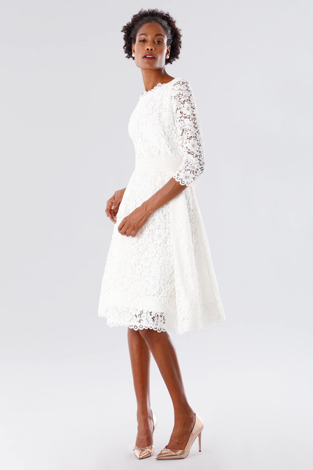 White lace dress with removable belt