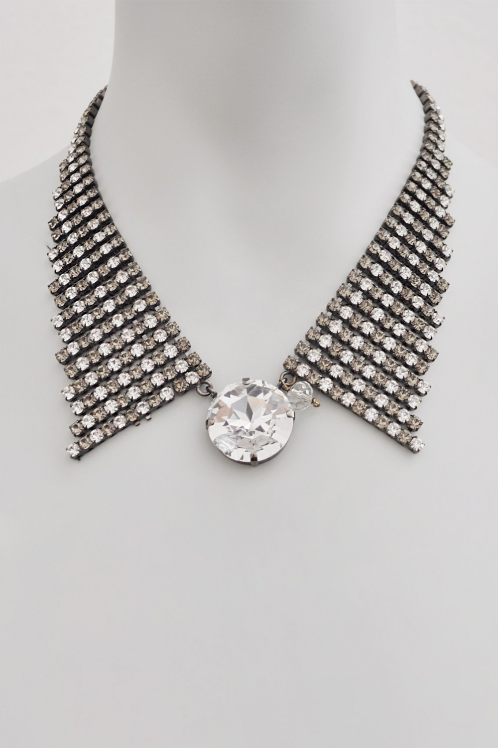 Silver collar necklace
