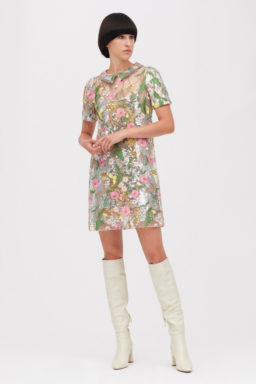 Short dress with flower and sequin embroideries 