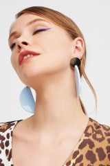 Drexcode - Light blue resin earrings - Sharra Pagano - Rent - 1