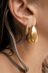 Drexcode - Golden drop earrings - Luv Aj - Rent - 3