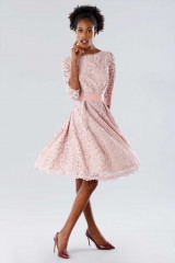Drexcode - Pink lace dress with removable belt - Daphne - Rent - 2