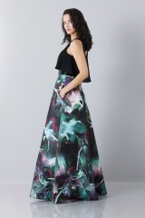 Drexcode - Crop top and floral printed skirt dress  - Theia - Rent - 4
