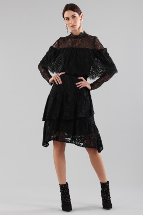 Short black dress with ruffles and cape sleeves - Perseverance - Rent Drexcode - 2