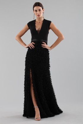 Black dress with finished skirt and V cut to the back - Halston - Rent Drexcode - 1