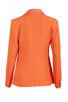 orange jacket - Juliet Noor - Rent Drexcode - 2