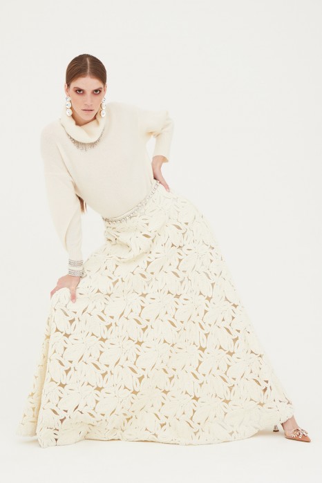 Noleggia online White suit with paisley skirt and sweater by Paule