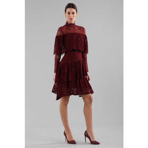 Noleggio Abbigliamento Firmato - Short burgundy dress with ruffles and cape sleeves - Perseverance - Drexcode -11