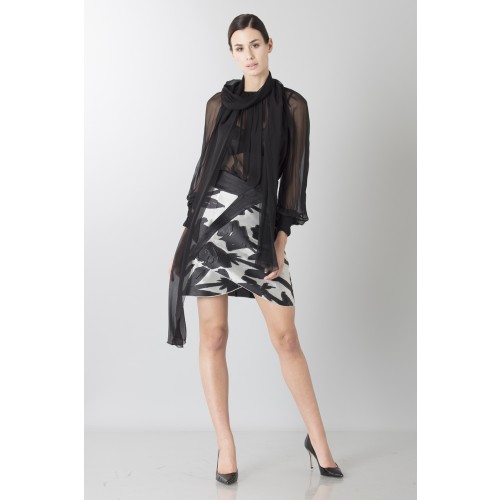 Noleggio Abbigliamento Firmato - Black and white skirt with roses and silk black blouse - Blumarine - Drexcode -8
