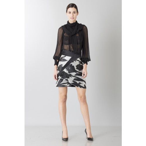 Noleggio Abbigliamento Firmato - Black and white skirt with roses and silk black blouse - Blumarine - Drexcode -9