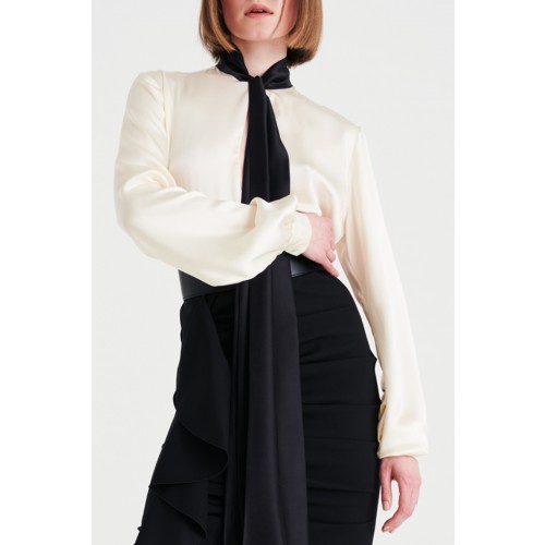 Noleggio Abbigliamento Firmato - Camicia bianca in seta con fiocco nero - Redemption - Drexcode -3