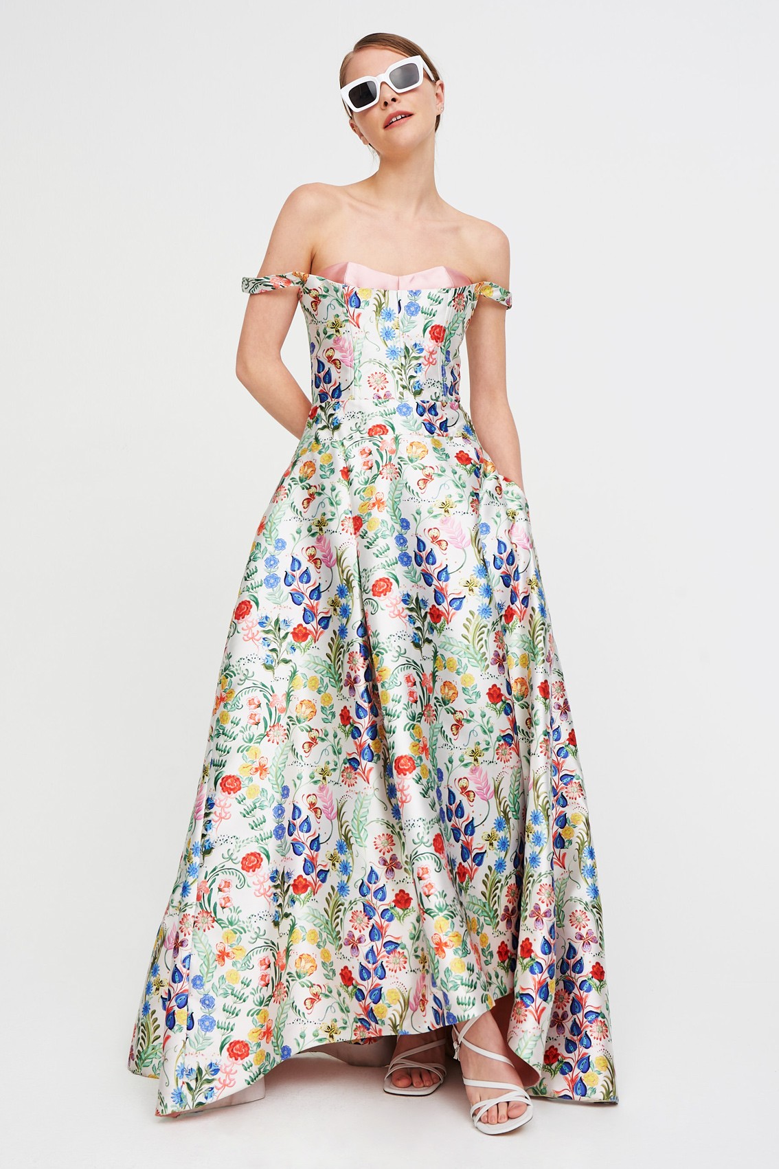 Noleggia online Long dress with contrasting bodice by Tube Gallery ...