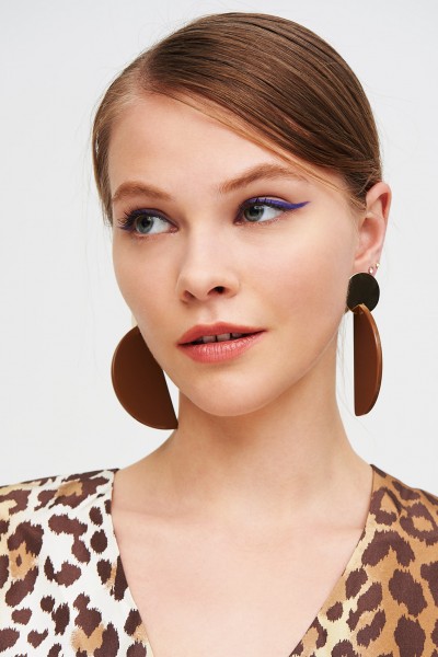 Brown resin earrings