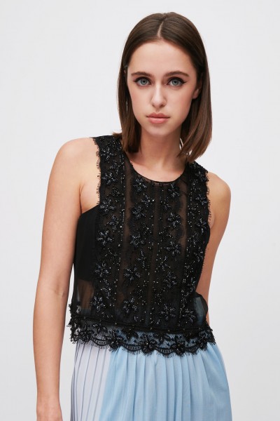 Top with transparencies and sequins 