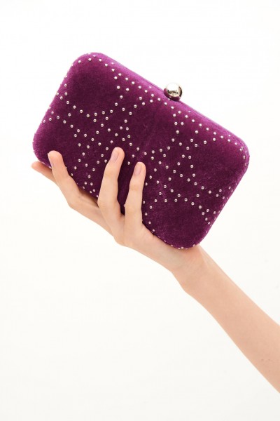 Black clutch with pompom 