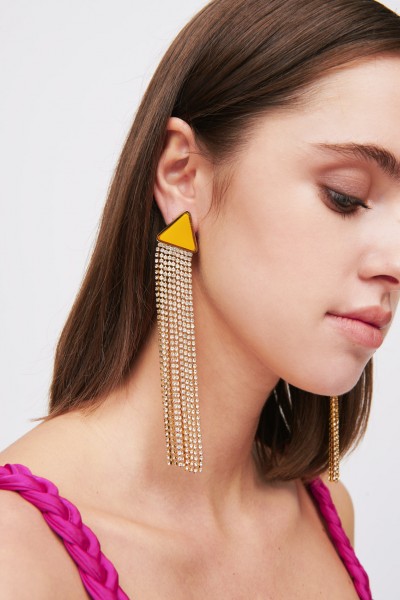 Dangling earrings in rhinestones and resin
