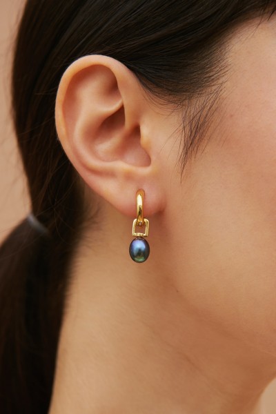 Hoop earrings with pendant