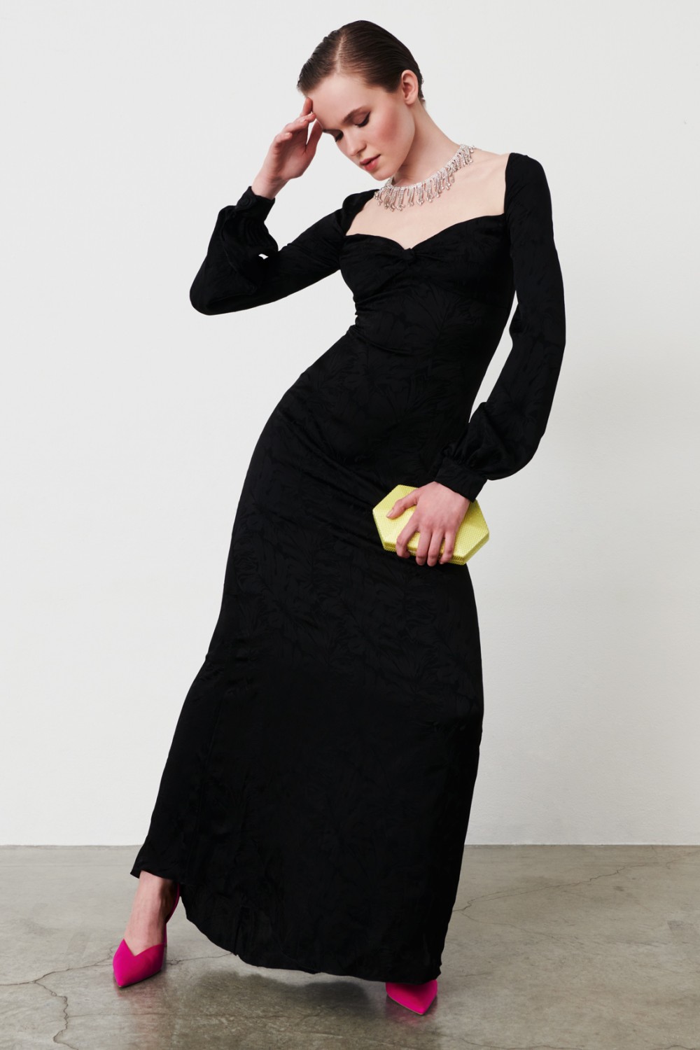 Abito in jacquard di seta con maniche lunghe