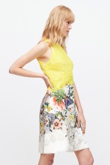 Drexcode -  Robe courte motif floral en dantelle jaune  - Monique Lhuillier - Louer - 8