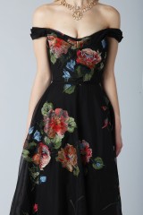 Drexcode - Robe longue noire avec motif floral à épaules dénudées  - Marchesa Notte - Louer - 3