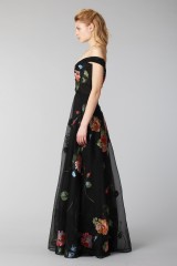 Drexcode - Robe longue noire avec motif floral à épaules dénudées  - Marchesa Notte - Louer - 5