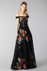 Drexcode - Robe longue noire avec motif floral à épaules dénudées  - Marchesa Notte - Louer - 2