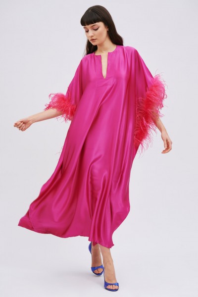 Abito kaftano fucsia con piume
