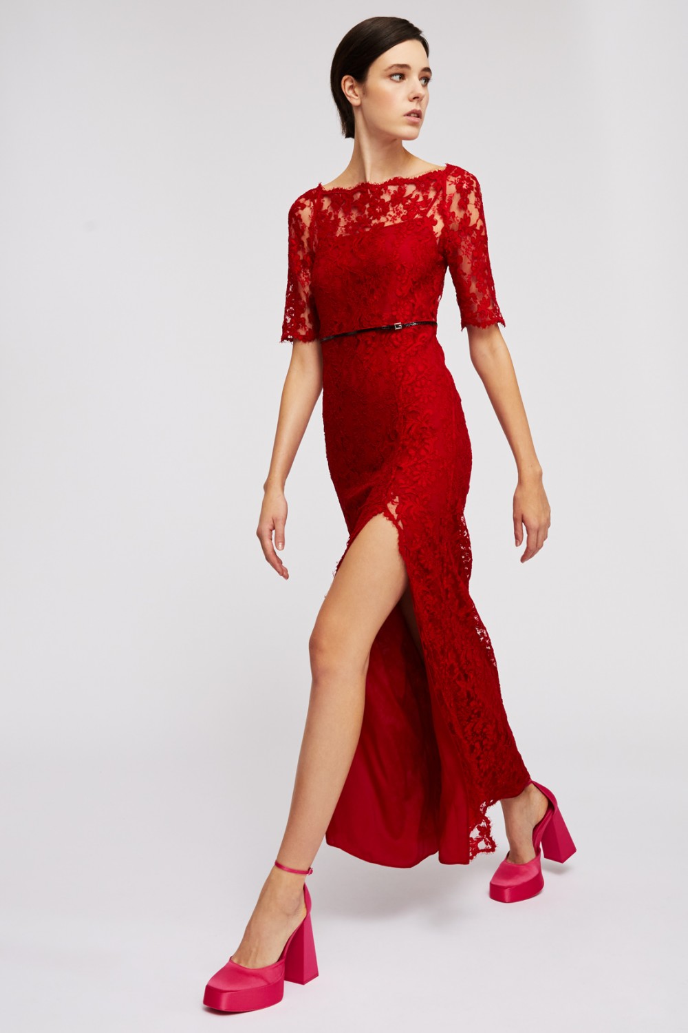 Abito in pizzo rosso